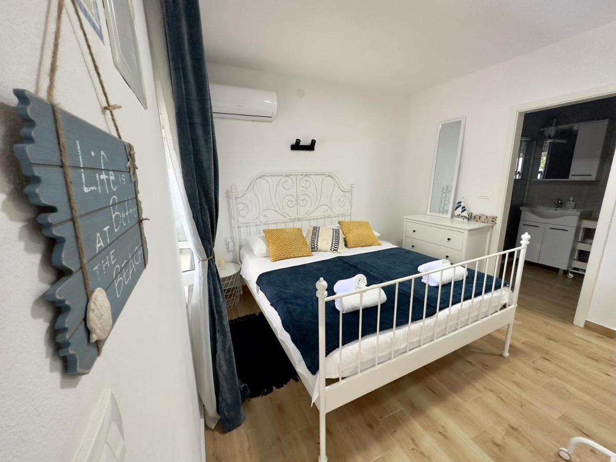 Matek Family & Studio Apartment Rovanjska Eksteriør bilde