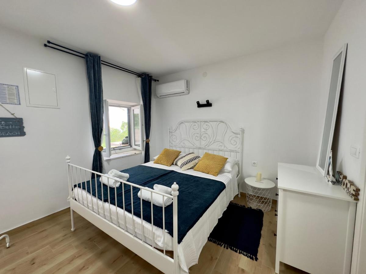 Matek Family & Studio Apartment Rovanjska Eksteriør bilde
