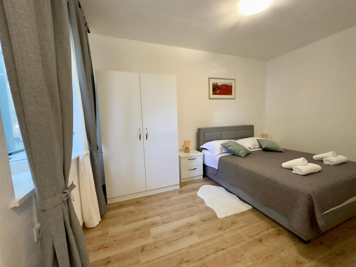 Matek Family & Studio Apartment Rovanjska Eksteriør bilde