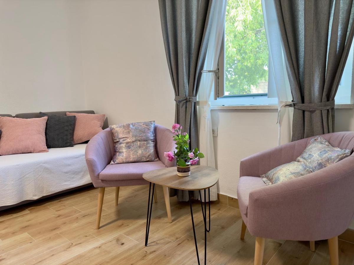 Matek Family & Studio Apartment Rovanjska Eksteriør bilde