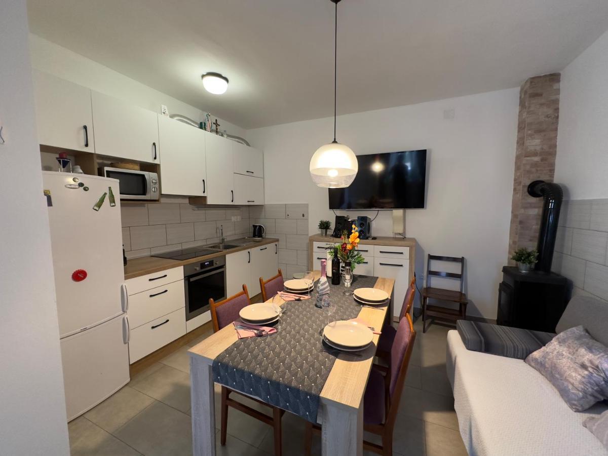 Matek Family & Studio Apartment Rovanjska Eksteriør bilde