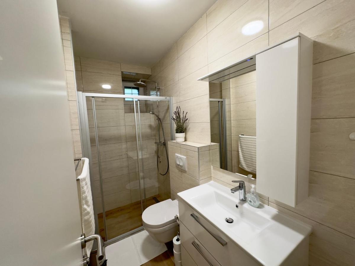 Matek Family & Studio Apartment Rovanjska Eksteriør bilde