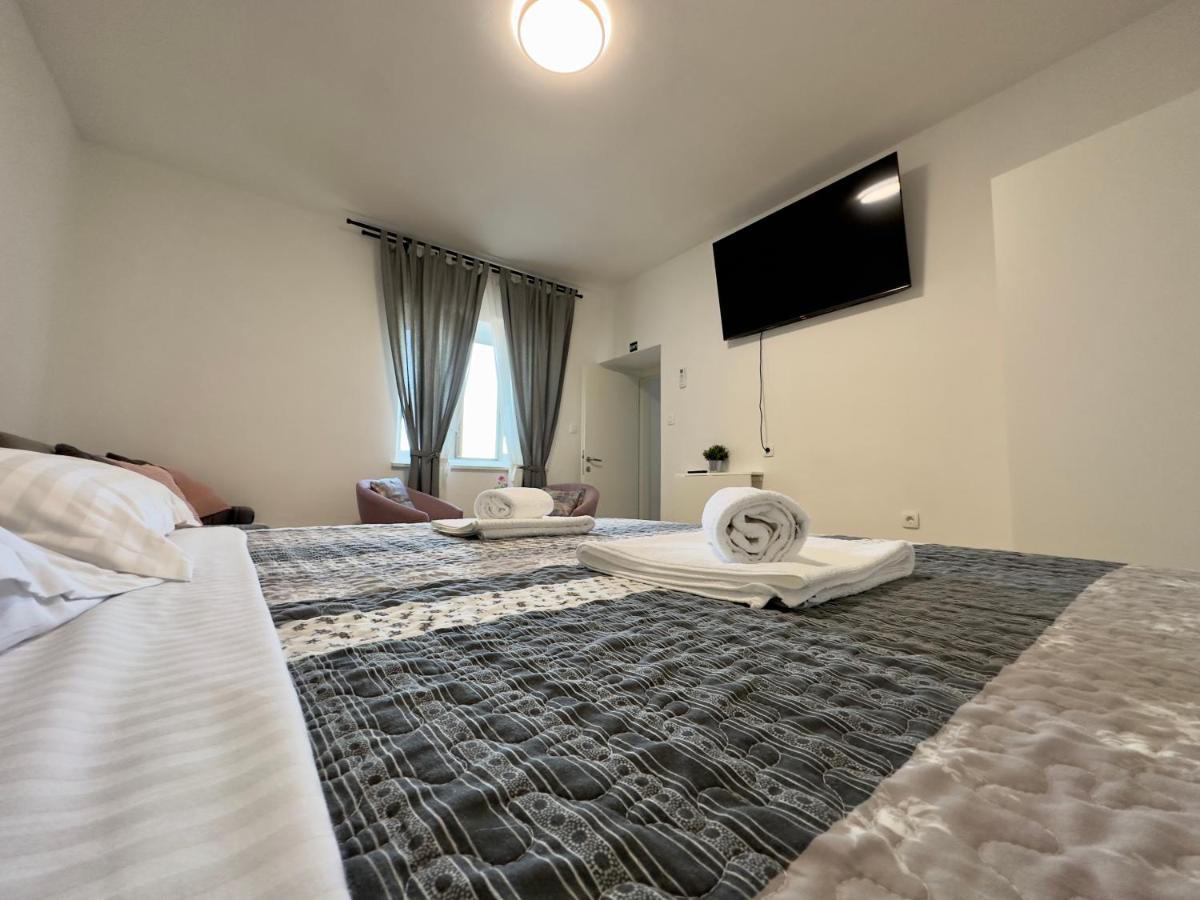 Matek Family & Studio Apartment Rovanjska Eksteriør bilde