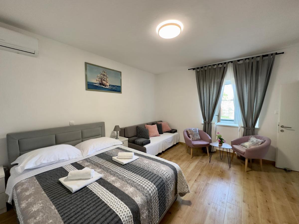 Matek Family & Studio Apartment Rovanjska Eksteriør bilde
