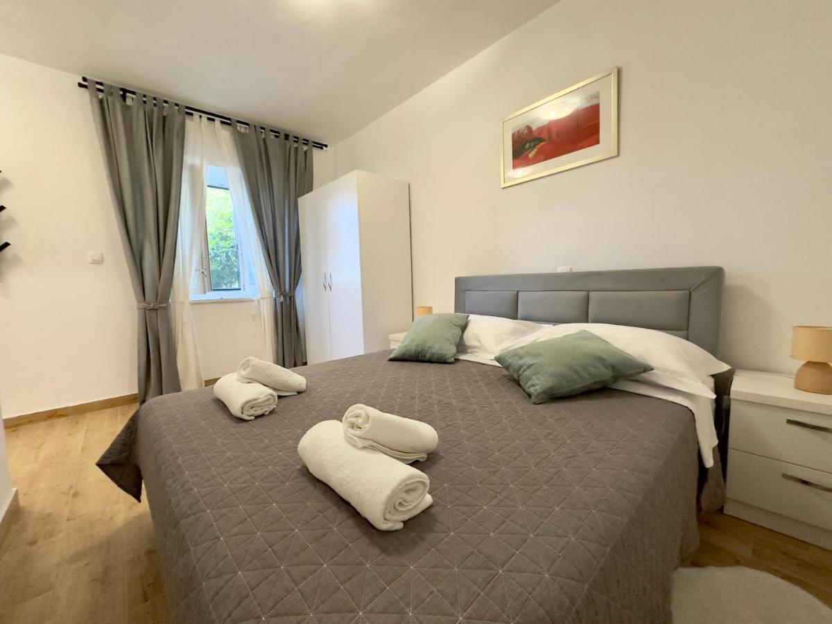 Matek Family & Studio Apartment Rovanjska Eksteriør bilde